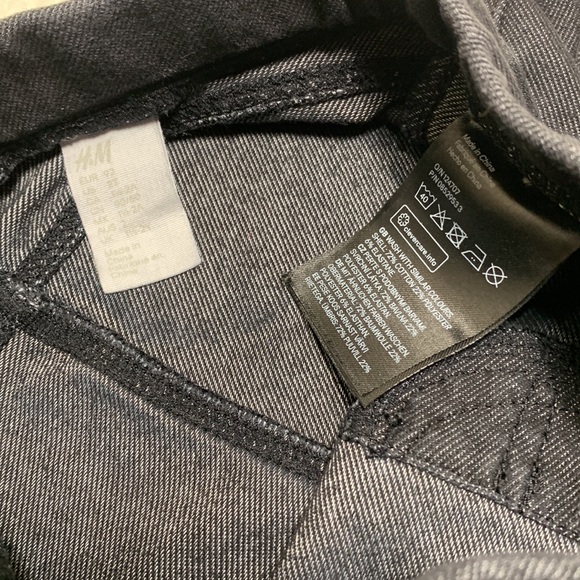 2T (6/$20) Denim-Look Black Leggings by H&M - Picture 5 of 8